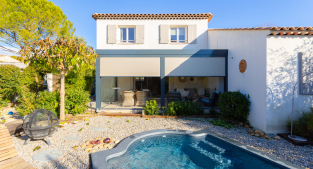 Aluminium vs. PVC : Quels volets battants choisir pour votre villa ?