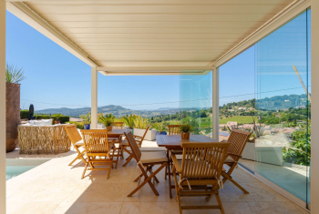 Fermeture de terrasse dans une maison d'hôtes